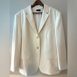 NWT Theory Admiral Cream Blazer. M/L size.